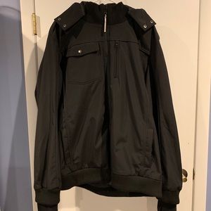 The ultimate black travel jacket by BAUBAX.